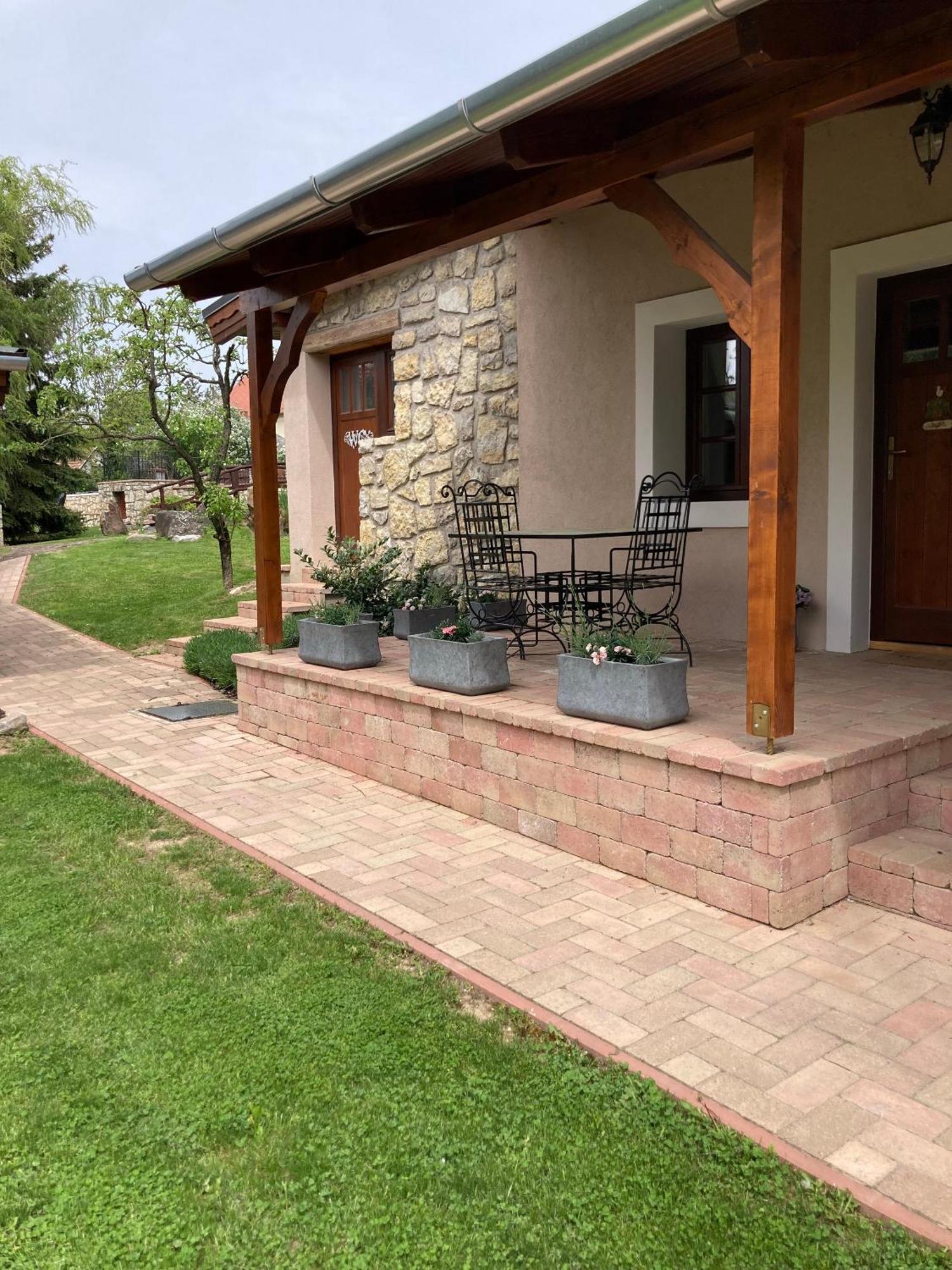 Zsoka Fogadoja Aparthotel Szentantalfa Exterior foto